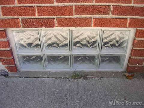 3rd image of 21920 Edmunton St