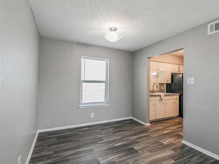 Davis Park Apartments — Photo 40