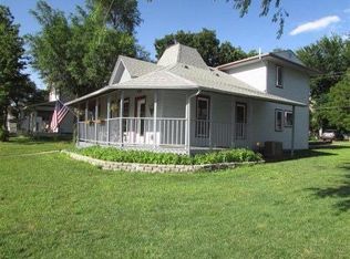 308 S B St, Herington, KS 67449