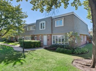 1494 Avignon Ct #1494, Highland Park, IL 60035