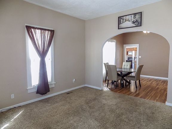 5th image of 813 Tilden St