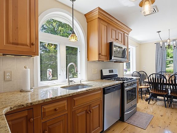 4th image of 433 Pearse Rd