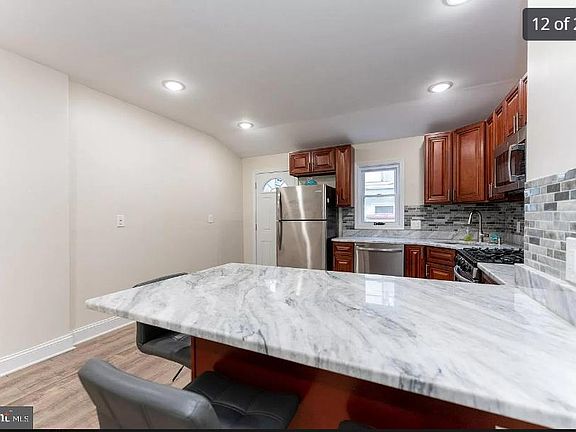 3rd image of 808 Livingston St