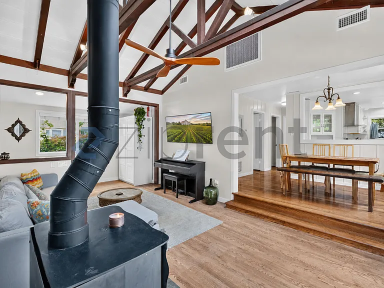 2039 Montecito Ave — Photo 7