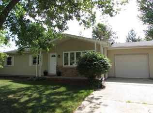 106 N 4th St, Roanoke, IL