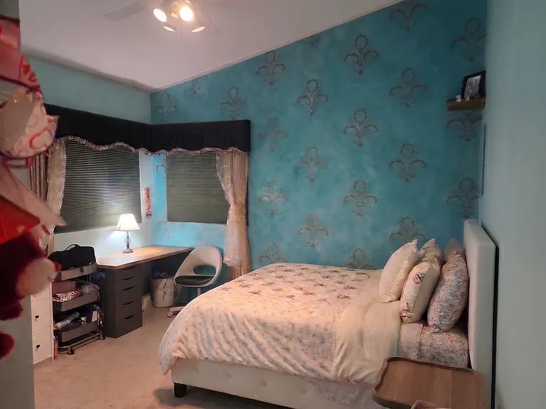 Landlord can paint walls prior to move-in.