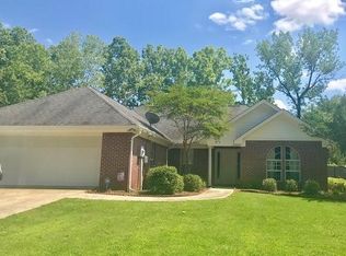127 Elm Pl, Starkville, MS 39759
