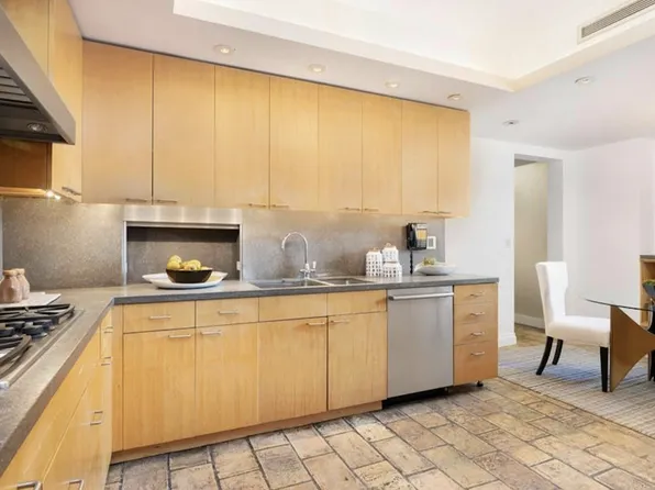 133 East 64th Street image 5 of 13