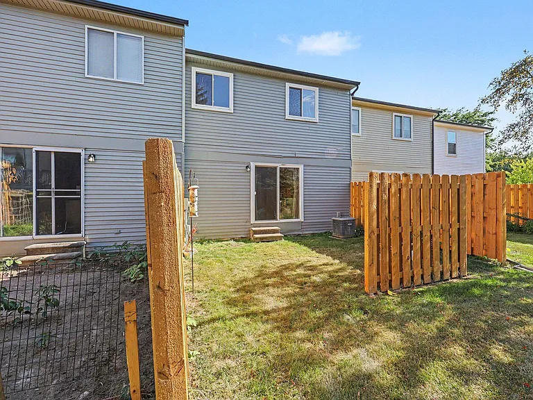 3422 Burbank Dr — Photo 16