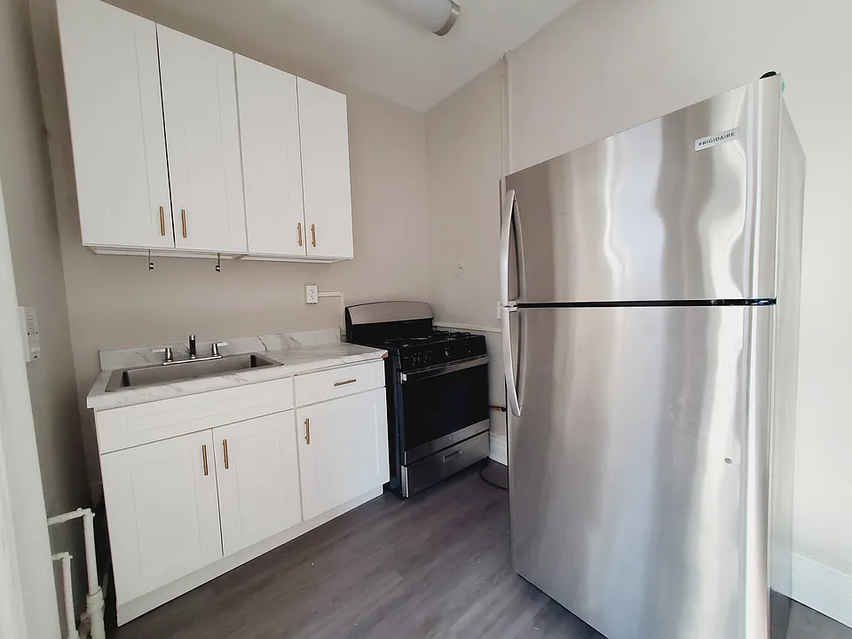 104 Belmont Ave #4E