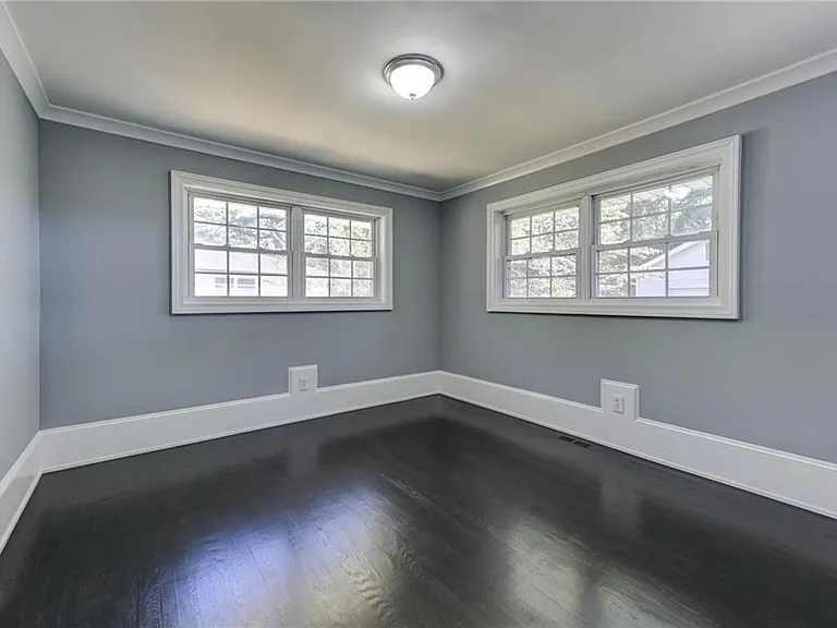 2325 Elmwood Cir SE — Photo 24