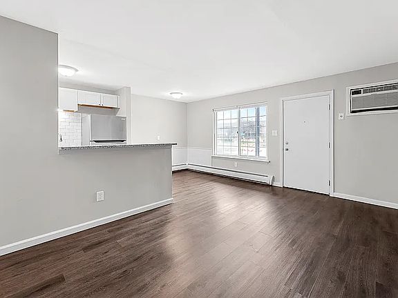 4th image of 17250 Raupp St #108