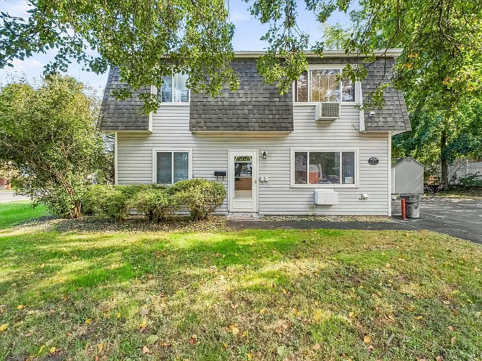 1 Holts Ln #1