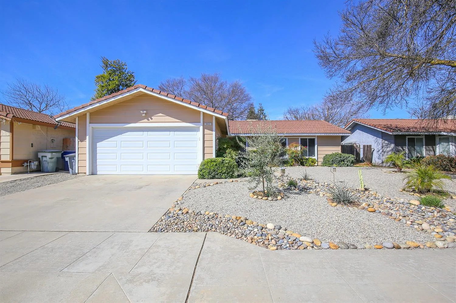 3831 N Cleo Ave photo 1