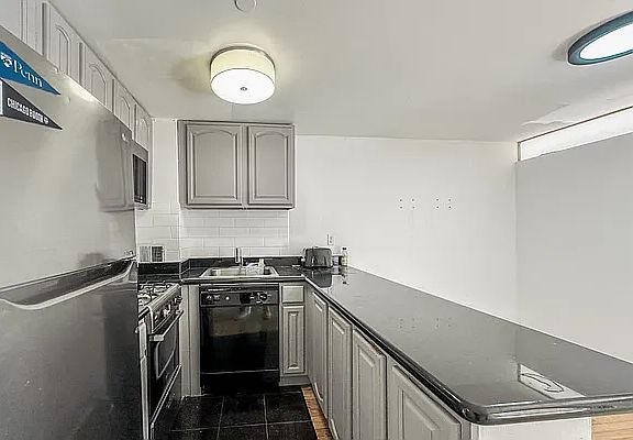 4th image of 212 E 10th St APT 5B