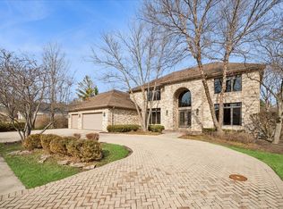 2551 Hybernia Dr, Highland Park, IL 60035