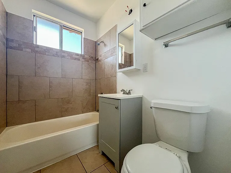 4240 El Segundo Blvd — Photo 18