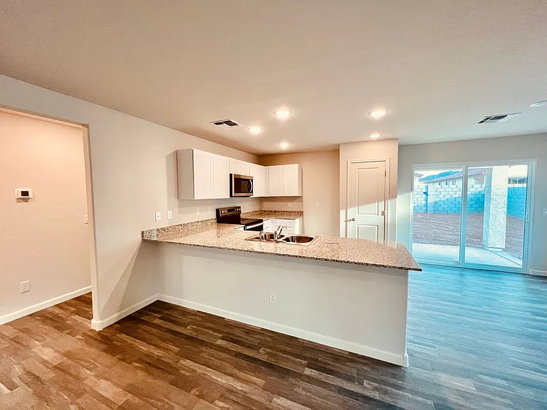 2083 E Velvet Pl — Photo 6