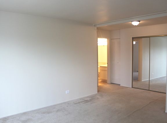 4th image of 421 Gregory Ave