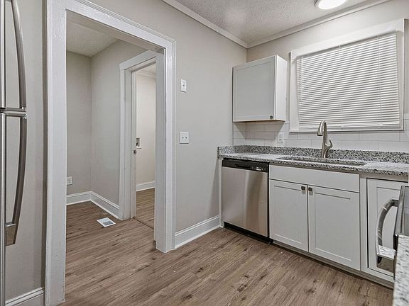 2nd image of 207 Windsor Dr