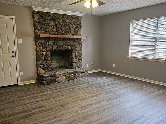 3rd image of 8144 Oakbrook Dr