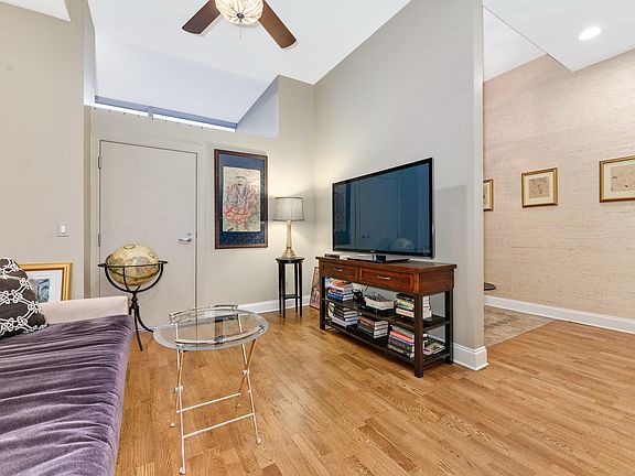 4th image of 333 N Canal St APT 2603