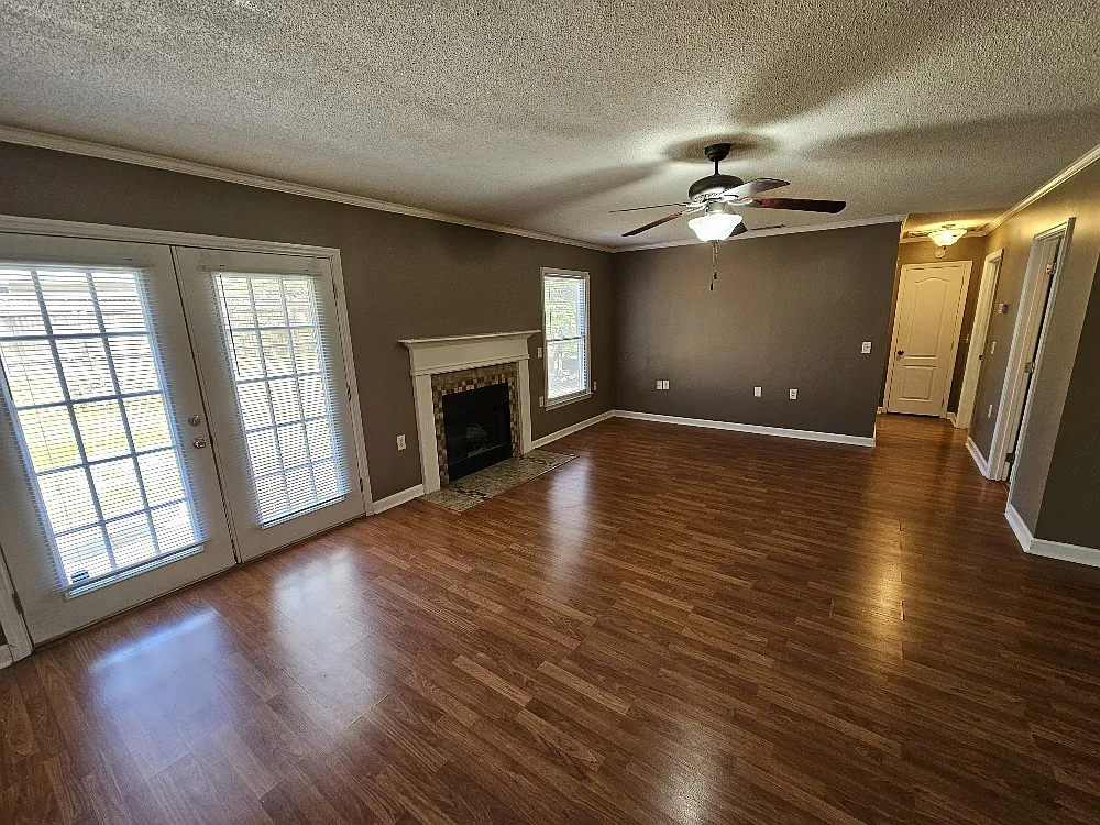 4 bed, 3.5 bath, 1971 sqft, $2,200 — Photo 2