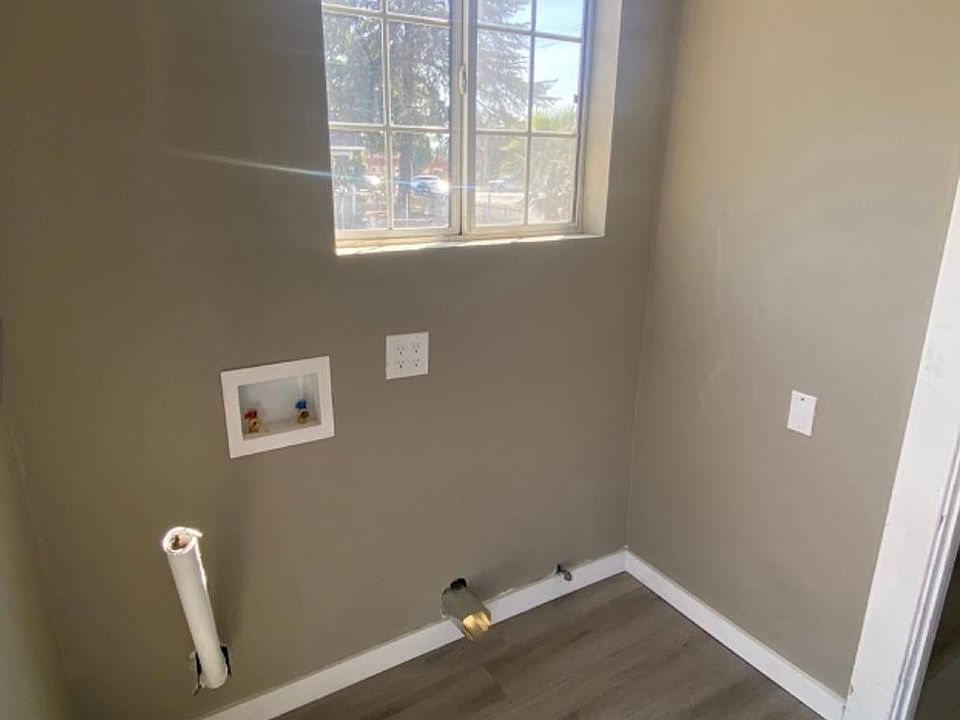 1st image of 372 N Palomares St #372