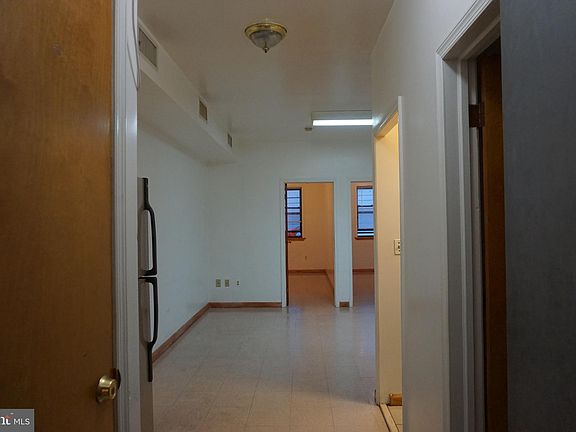 3rd image of 1003 Wood St #2R