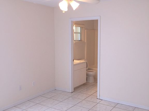 5th image of 2627 Icabod Ct