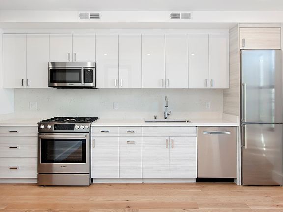 3rd image of 1801 Mission St #204
