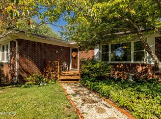 2229 Ridgecrest Dr, Maryville, TN 37803