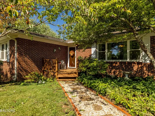 2229 Ridgecrest Dr, Maryville, TN 37803