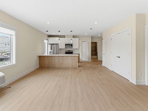 5th image of 850 Broad Ave #B