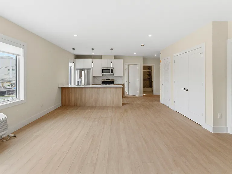 850 Broad Ave #C — Photo 8