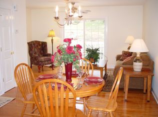 16 Paddock Ln, Norwich, CT 06360