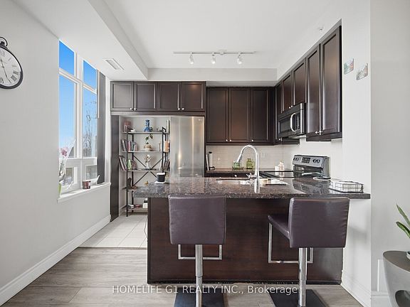 4th image of 2396 Major Mackenzie Dr W #212