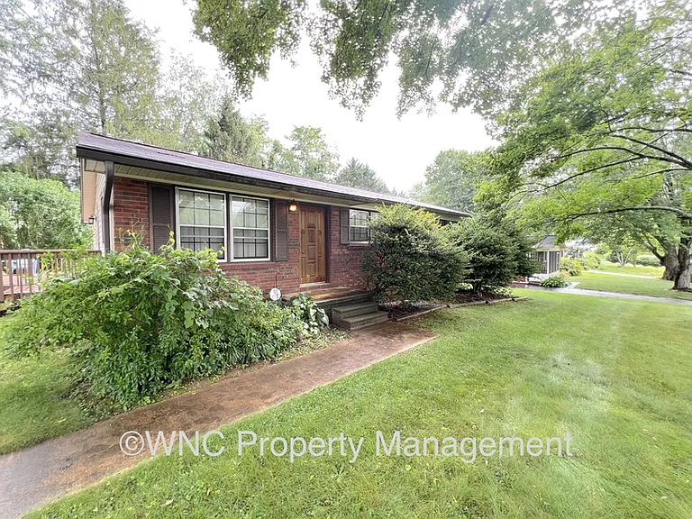 53 Tipperary Dr — Photo 16
