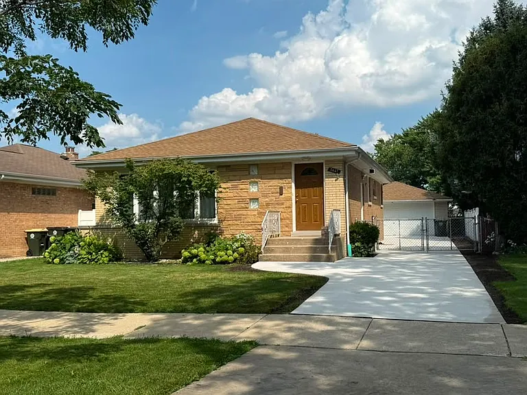 8447 N Oriole Ave — Photo 1