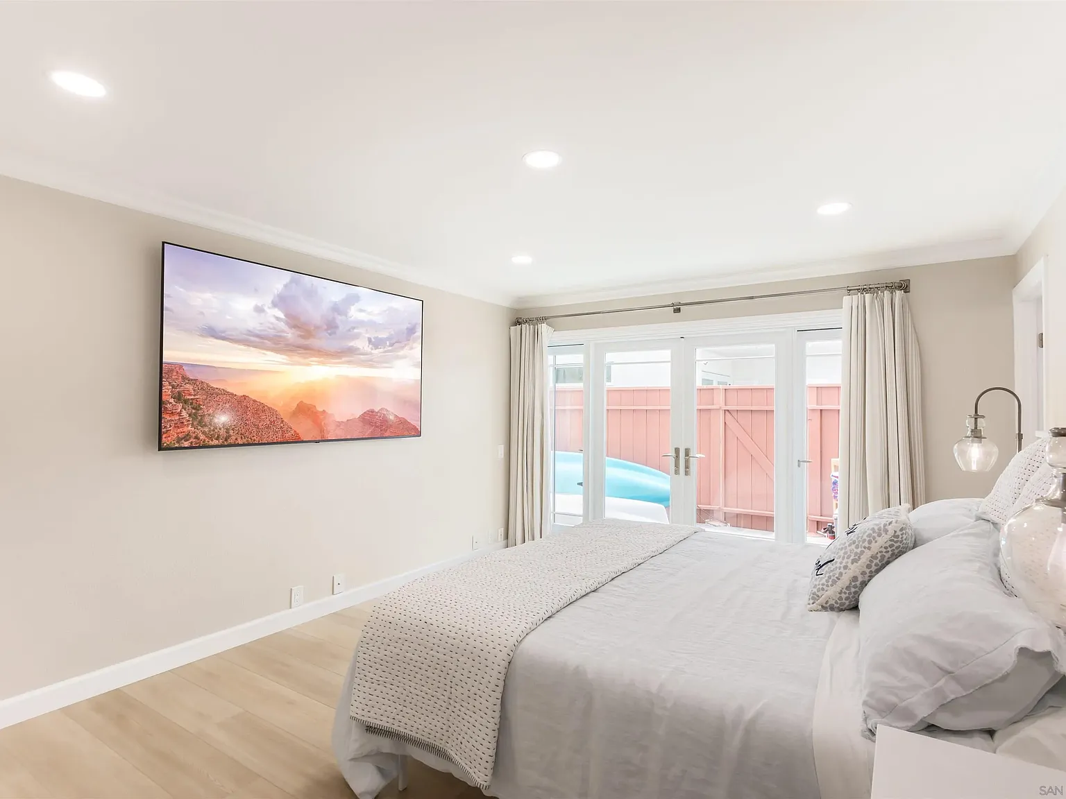 3 bed, 2.0 bath, 1860 sqft, $8,000 — Photo 2