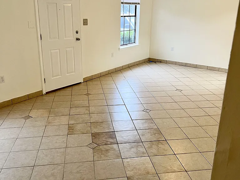 123 Hunt Club Ct — Photo 4