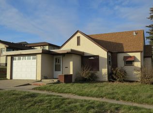 409 5th St SE, Jamestown, ND 58401