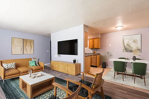 310 Dickinson Photo 1