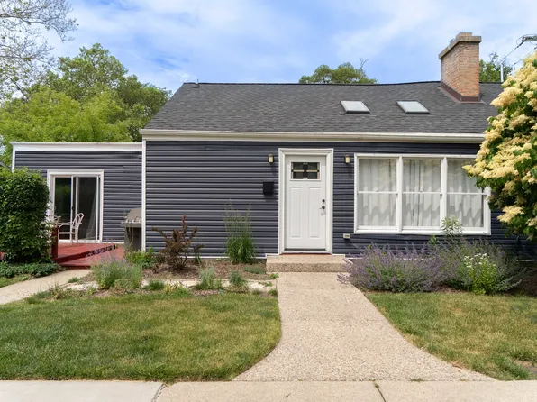 1704 Maple Ave, Northbrook, IL 60062