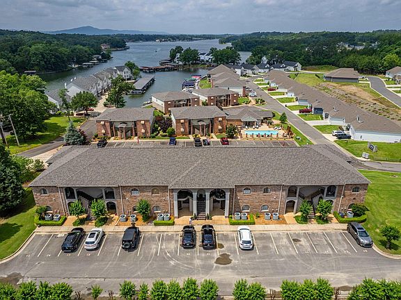 2nd image of 102 Sea Ray APT B1