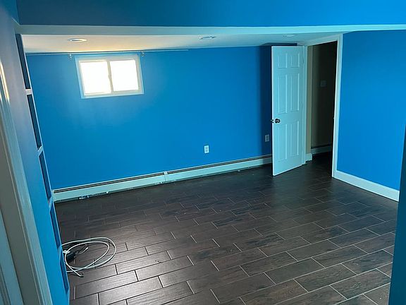 4th image of 185 Beekman Ave #3