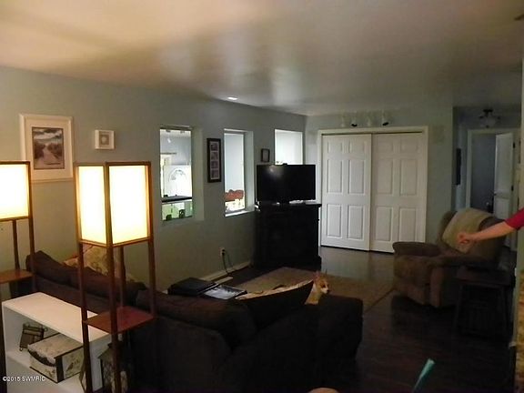 5th image of 2260 Bourdon St