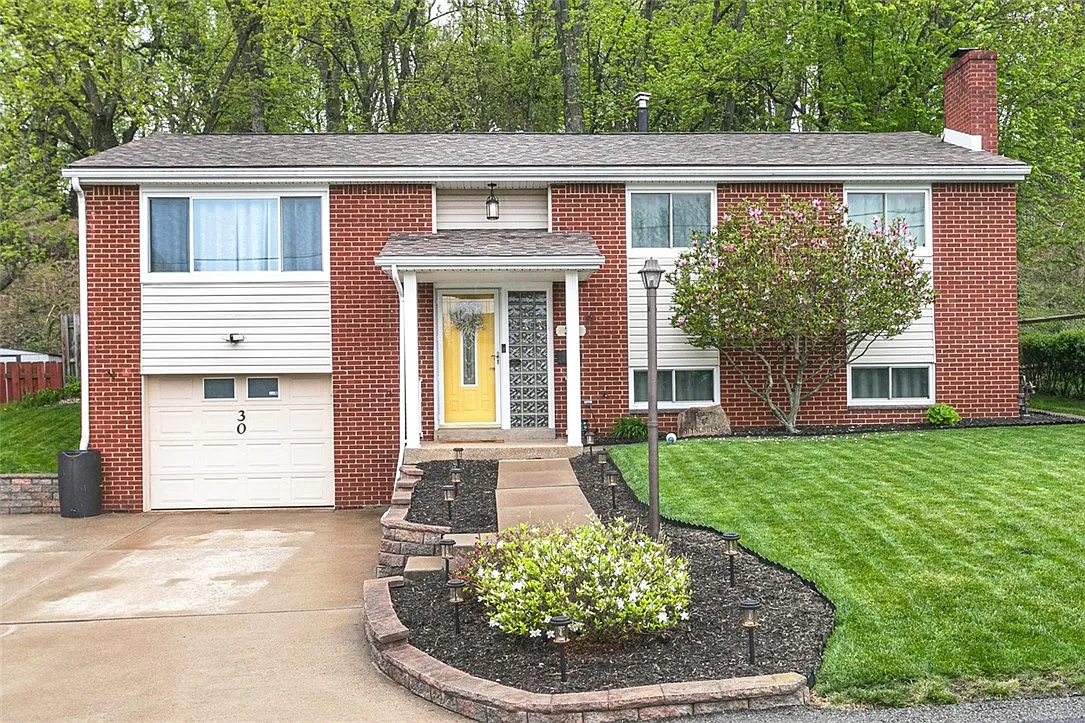 30 Edinburg Dr photo 1