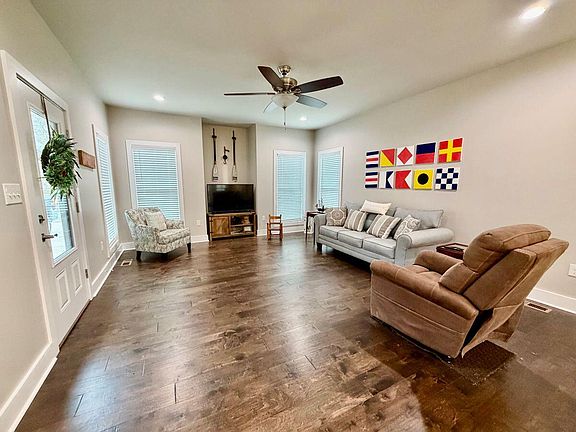 3rd image of 200 Chval Dr