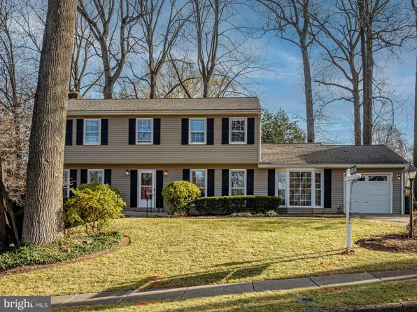 2001 Freedom Ln, Falls Church, VA 22043
